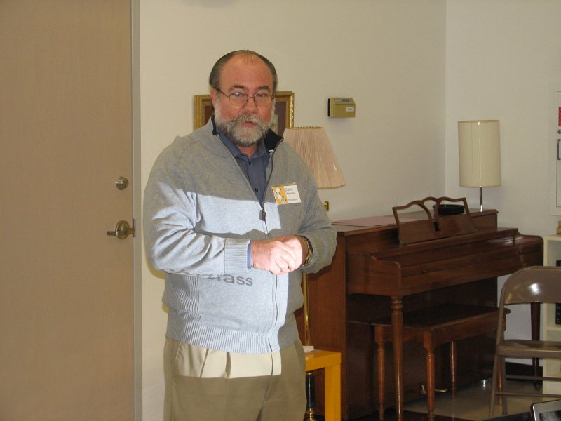beecourse_day1 007a.JPG - Pres. Dave welcomes the students.